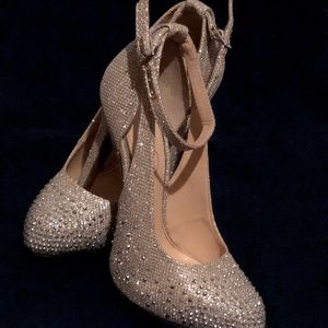 Rhinestone Jessica Simpson stiletto’s. Worn once.